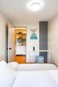 Modern Coastal 2BR Condo Near Airport & Samal