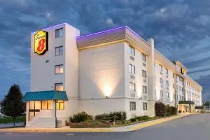 Super 8 by Wyndham Frederick - Shenandoah Junction