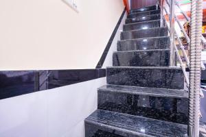 Via Raj Palace - 1 km to Sakinaka Metro