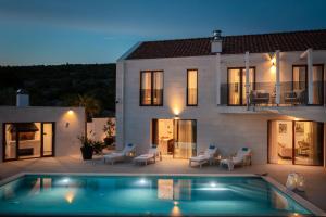 Luxury Villa Sea La Vie with Pool Near Sibenik