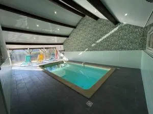 Villa 21 couchages avec piscine interieure chauffée - Longpont
