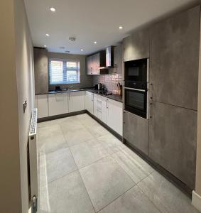 Modern Apartment - BHX NEC - Free Secure Gated Parking