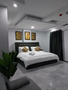 Fields Hotel Carousel - Dau