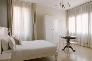 Deluxe Double Room with Canal View room in SHG Hotel Salute Palace