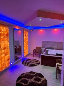 Regim Hotel Hanea jacuzzi in camera,piscina exterioara si sauna comuna