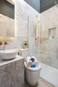 Stylish Hyde Park Gem