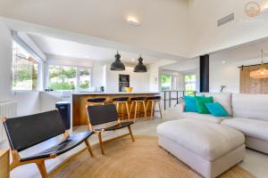 Naranja - By Almarina Villas