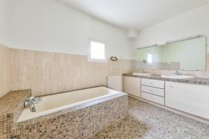 Maison pour 8 avec jardin, 300 m de la mer