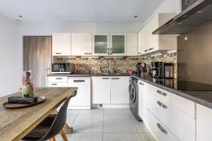 Maisons de vacances Gites Spa Strasbourg - Villa Cerf - SPA Prive, Sauna, Borne d'arcade, Babyfoot : photos des chambres