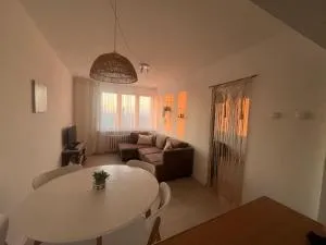 Sunny View Apartament - 希隆斯克地区佩卡雷