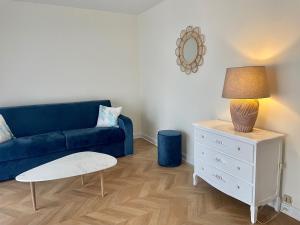 Large studio apartment Invalides Montparnasse