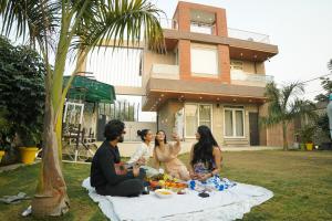 Palm Retreat Ultra Luxe Outhouse with Pool