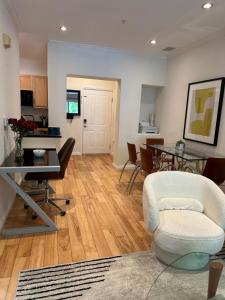 Irvine Gem Luxury condo 31 days min near Irvine Business & UCI Hospital