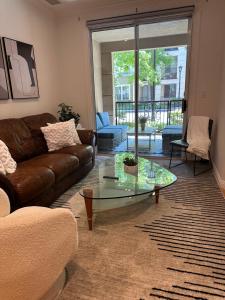 Irvine Gem Luxury condo 31 days min near Irvine Business & UCI Hospital