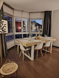 Appartements Appartement plein centre ville, chaleureux et spacieux : photos des chambres