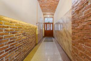 Miodowa Heart of Cracow Apartment by BookingHost