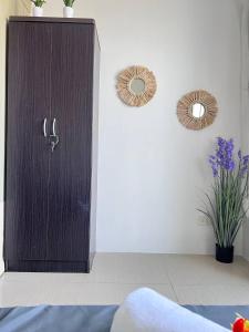 Unistay SHORE Residence w Balcony Amazing Manila Bay view near MOA