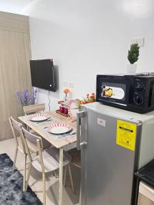 Unistay SHORE Residence w Balcony Amazing Manila Bay view near MOA