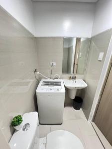 Unistay SHORE Residence w Balcony Amazing Manila Bay view near MOA