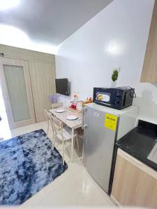 Unistay SHORE Residence w Balcony Amazing Manila Bay view near MOA