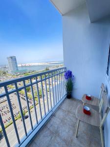 Unistay SHORE Residence w Balcony Amazing Manila Bay view near MOA