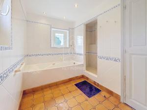 Le Mas Valou, villa en pierre dans les hauteurs de Fayence