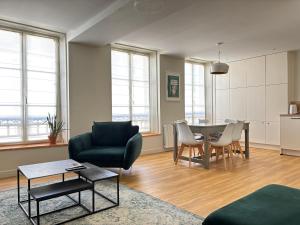 Appartements Bajocasse Apt duplex spacieux 3 ch 2 sdb cosy plein centre Bayeux decoration elegante proche plages du debarquement : photos des chambres