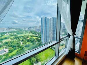 LetStay BGC 34E 2-Bedroom Condo 86-Sqm