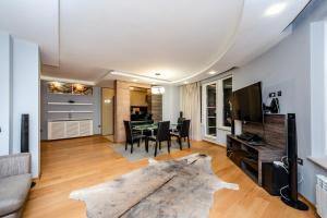 Sofia Luxury 3-Bed Penthouse Apartment Sleeps 6
