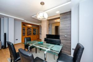 Sofia Luxury 3-Bed Penthouse Apartment Sleeps 6