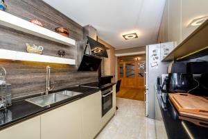 Sofia Luxury 3-Bed Penthouse Apartment Sleeps 6