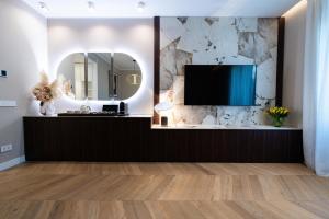 Palazzo Fontana Duomo view golden House