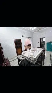 Welcoming bee - Mājra