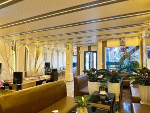 Ngôi Nhà Hạnh Phúc