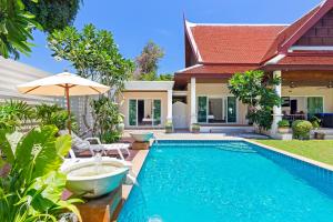 3BR Villa Barnabé with Lush Garden