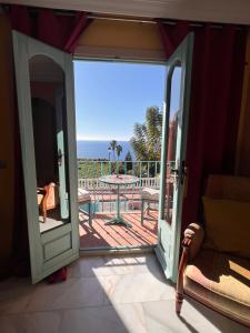 Estudio superior con vistas y pequeña terraza en Maro