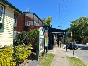 Myrtle Tree Lodge - Leaves