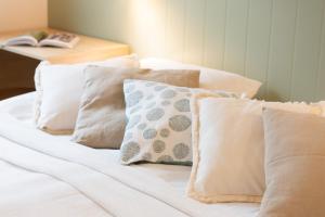 LUX Pastel Oasis Family Apartment with Parking & Gym by Renters Prestige