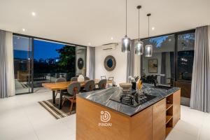 Villa MiRu, 3 bedroom brand new modern villa in Pererenan, Canggu with view river and paddy field