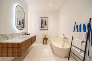 Villa MiRu, 3 bedroom brand new modern villa in Pererenan, Canggu with view river and paddy field