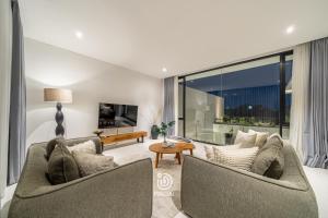 Villa MiRu, 3 bedroom brand new modern villa in Pererenan, Canggu with view river and paddy field