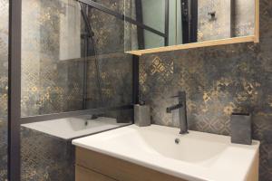 Stylish & Elegant Apt in Pagrati