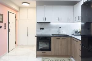 Stylish & Elegant Apt in Pagrati