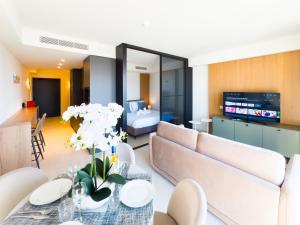 Mercury Suite Bright with Pool access by ArcoBnb