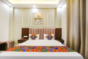 FabHotel Relax Inn Palace