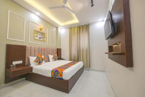 FabHotel Relax Inn Palace