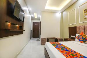 FabHotel Relax Inn Palace