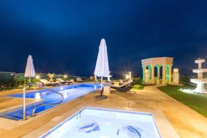 Luxury Beachfront Villa with a Pool