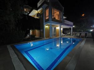 Villa with a Pool and Jacuzzi