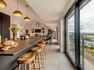 4 Bed in Appledore 93960